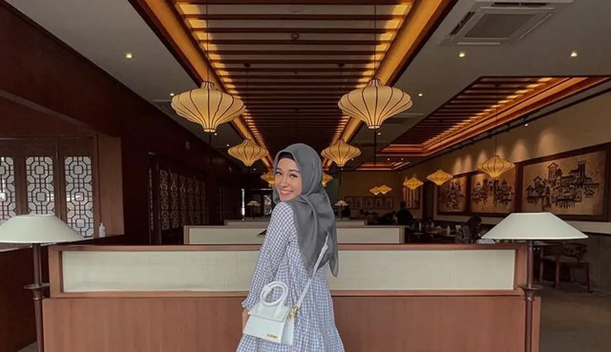 Meski usianya terus bertambah, penampilan perempuan kelahiran 26 Oktober 1990 ini tak kelihatan menua sama sekali, kan? (FOTO: instagram.com/poppybungariphat/)