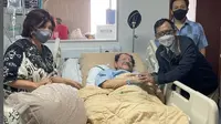 Menko Polhukam Mahfud Md tengah menjenguk mantan Kepala Badan Intelijen Negara (BIN) Hendropriyono, yang terbaring sakit karena&nbsp;Demam Berdara Dengue (DBD). (Ist)