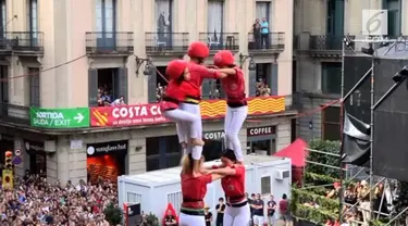 Warga Barcelona begitu antusias merayakan festival La Merce. Mereka mengikuti kompetisi menara manusia yang telah ada sejak abad 18.