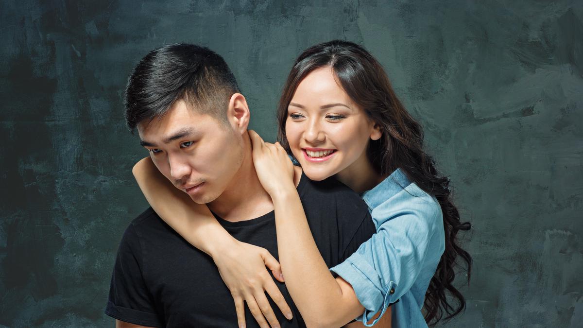 4 Ciri Pasangan Kamu Butuh Perhatian Lebih