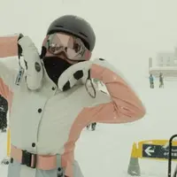 7 Potret Azizah Salsha Jajal Ski Perdana di Niseko Jepang, Tampil Memukau Meski Jatuh Bangun (credit: https://www.instagram.com/azizahsalsha_/).