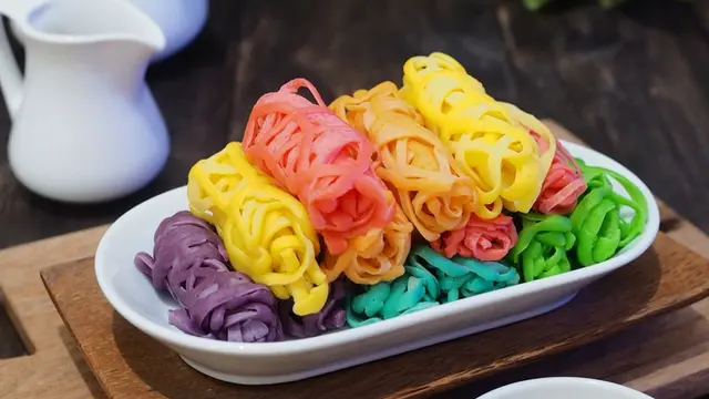 Kue jala warna-warni