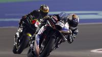 Pembalap RNF Aprilia Raul Fernandez berhasil menjadi yang tercepat di sesi latihan resmi MotoGP Qatar sehingga langsung lolos kualifikasi 2 (AFP)