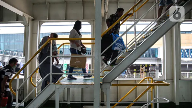 Suasana Arus Mudik di Pelabuhan Merak H-4 Lebaran