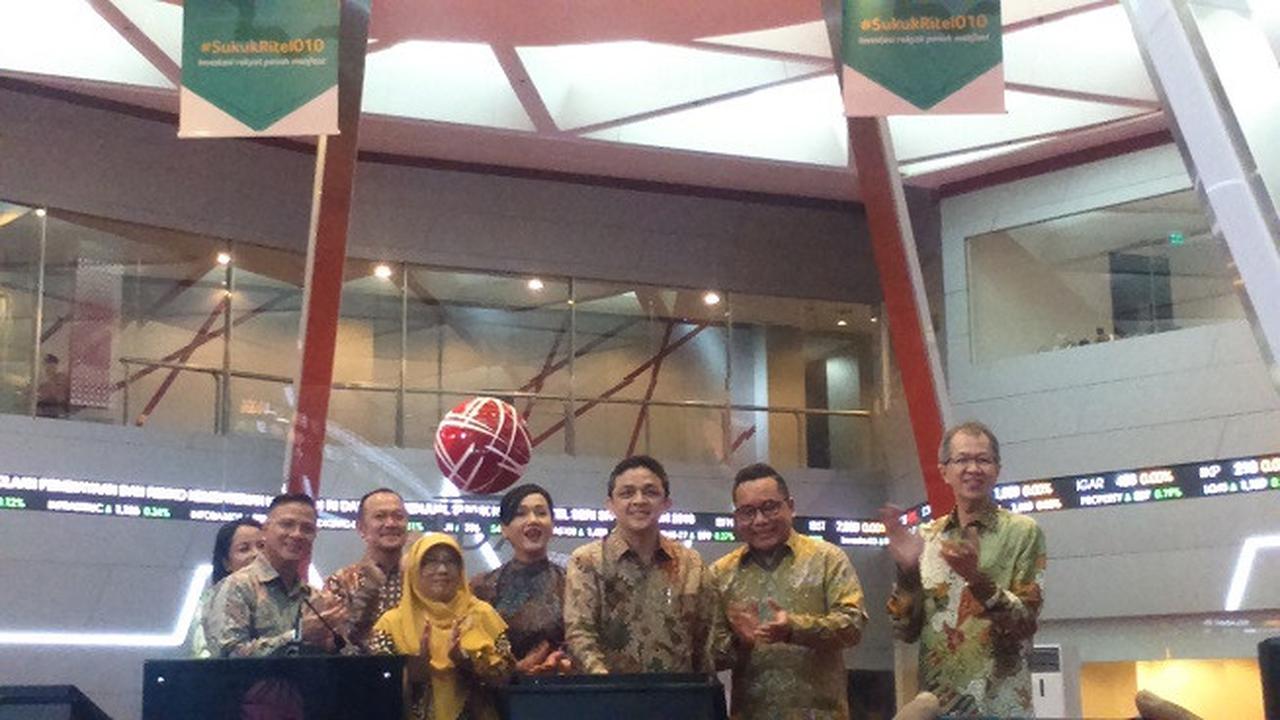 Dirjen PPR, Luky Alfirman membuka masa penawaran sukuk ritel SR-010 di BEI (Foto: Liputan6.com/Maulandy)