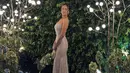 Dress kondangan Anya Geraldine menuai kritik netizen karena bisa menyaingi pengantinnya saat menghadiri resepsi pernikahan Chelsea Islan [@anyageraldine]