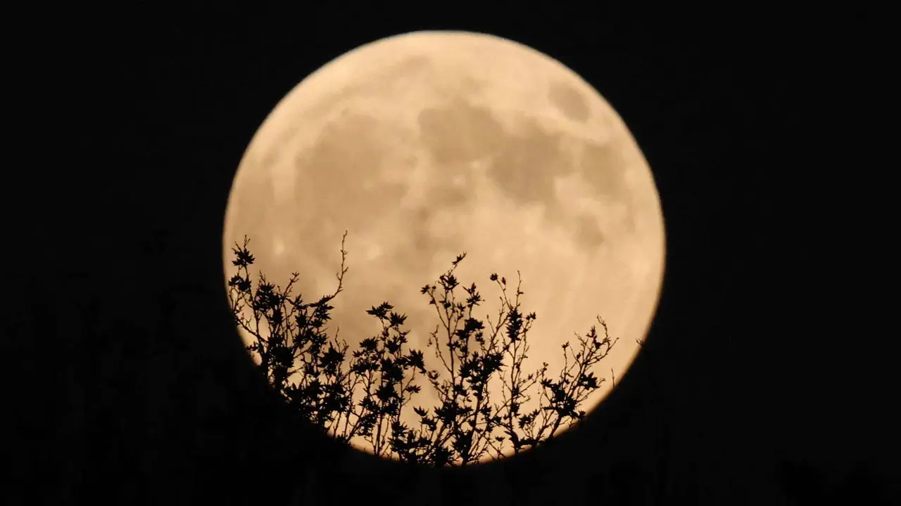 Kembali Hiasi Langit, Seperti Ini Penampakan Fenomena “Blood Moon” di Berbagai Negara