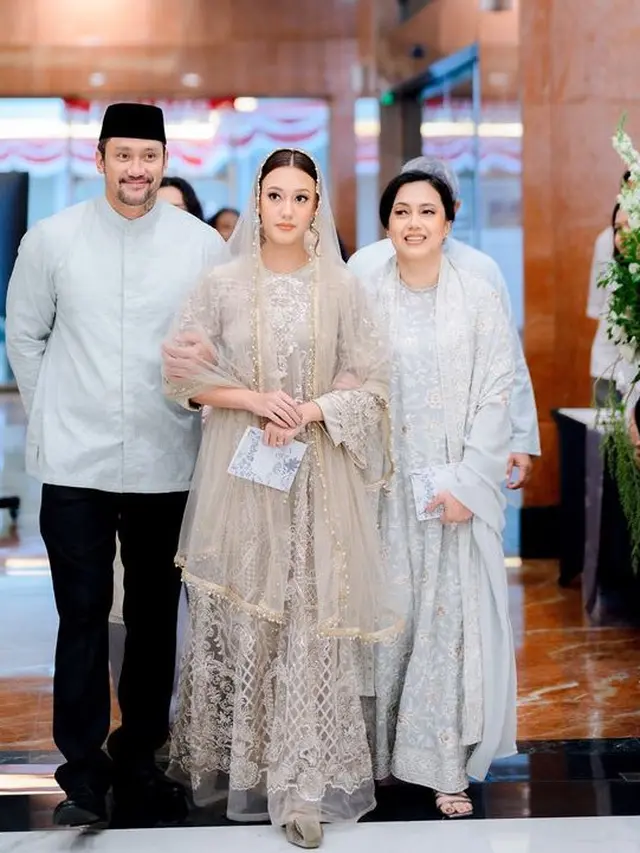 Anggraini Mantan Istri Tora Sudiro hadir di pengajian putrinya. [@deaantys]