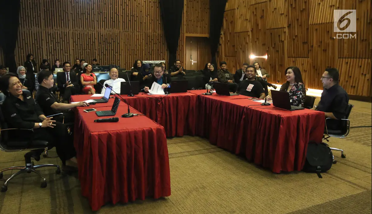 Suasana penjurian Liputan 6 Awards 2018 di SCTV Tower, Jakarta, Selasa (8/5). Tahun ini, panitia memberi kesempatan pada masyarakat seluruh Indonesia untuk berpartisipasi secara aktif dalam Liputan 6 Awards. (Liputan6.com/Arya Manggala)