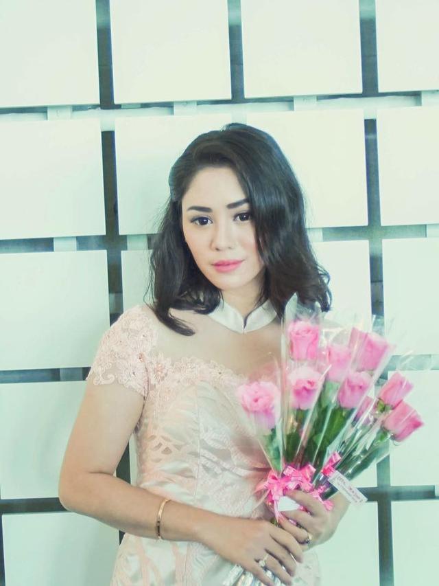 Saphira Indah (Instagram / saphira_indah - https://www.instagram.com/p/Bgp2qC7g4cJ/