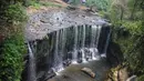 Indonesia juga memiliki air terjun yang mirip dengan air terjun Niagara, Sumatera Selatan, Jumat (10/10/2014) (Liputan6.com/Faizal Fanani)