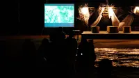 Pemutaran film dokumenter “Kinipan”, Watchdoc, sebuah dokumenter pandemi, omnibus law, dan lumbung pangan. yang digelar Aliansi Jurnalis Independen (AJI) Kota Batam dan organisasi Aktipis  Akar Bhumi Indonesia. (Foto: Liputan6.com/Ajang Nurdin)
