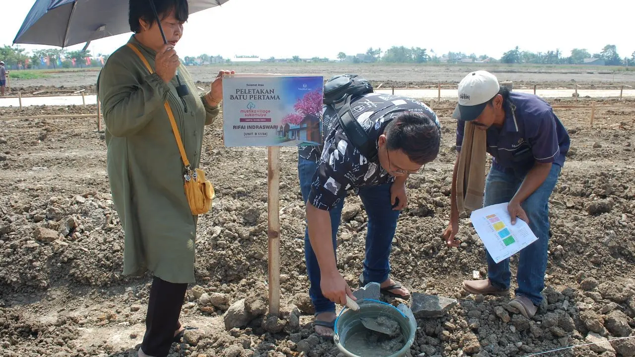 Pengembang Ini Ajak Konsumen Lakukan Peletakan Batu Pertama Pembangunan Rumah yang Dibeli