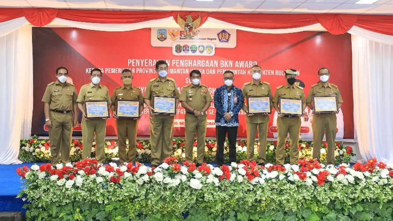 Wali Kota Tarakan Terima Piagam WTP