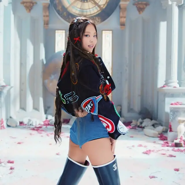 Tren Pakaian Sporty Modifikasi Jennie Blackpink, YG Entertaiment