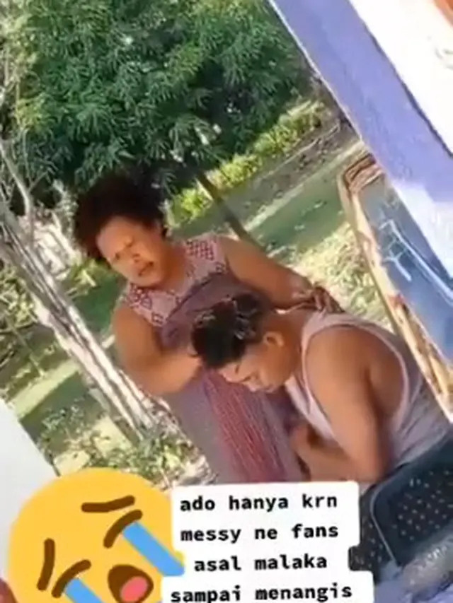 Viral Pria Curhat sambil Nangis ke Ibu Gara-gara Messi Keluar dari Barca, Kocak