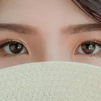 Wanita cantik dengan bulu mata lentik (pexels.com)