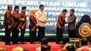 Wakil Presiden Jusuf Kalla didampingi pimpinan Badan Pengawas Pemilu RI dan Menteri Dalam Negeri, Tjahjo Kumolo seusai membuka Rapat Koordinasi Nasional (Rakornas) Bawaslu di kawasan Ancol, Jakarta, Senin (10/12). (Liputan6.com/Faizal Fanani)