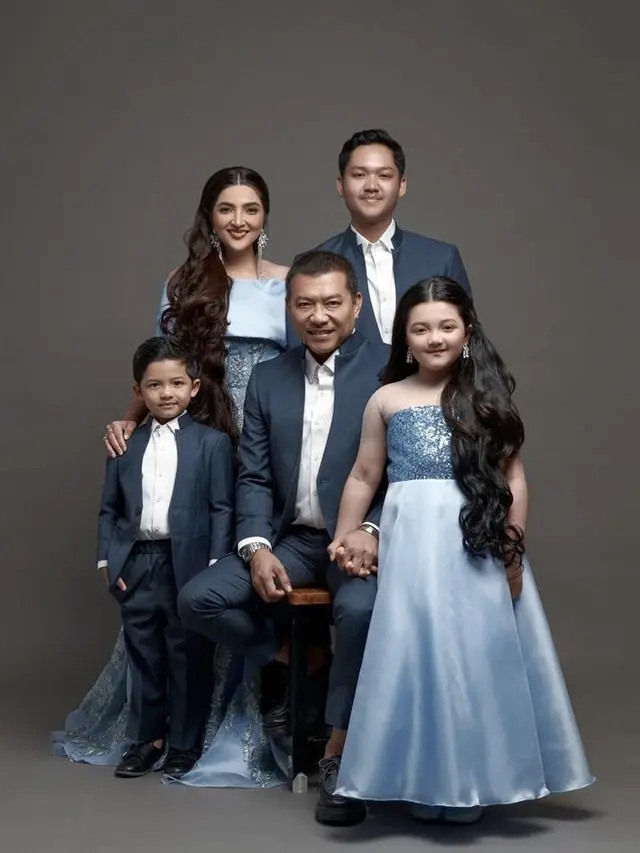 Ashanty dan Arsy Lakukan Pemotretan Layaknya Royal Family, rambut panjangnya jadi sorotan, credit: @ashanty_ash