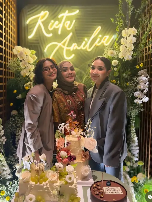 Nagita Slavina dan Caca Tengker saat Rayakan Ulang Tahun Ibunnya, Rieta Amilia ke-64. [@rieta_amilia]