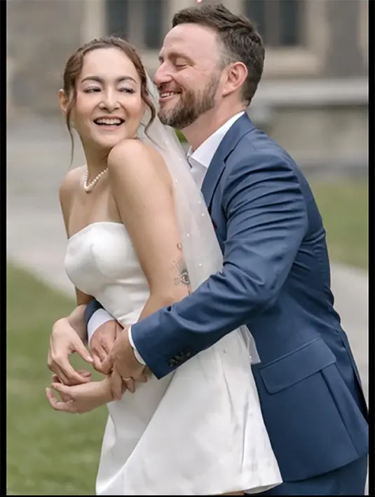 Setelah resmi menikah di Kanada secara intimate, keduanya dikabarkan akan menggelar resepsi di Bali. Pulau Dewata dipilih sebagai tempat resepsi karena keduanya bertemu pertama kali di Bali. [Instagram/thebridestory]