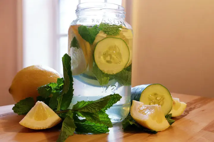 Infused water, cara lain untuk membuat air putih semakin sehat dan segar (foto: http://www.doctoroz.com/)