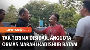 Kepala Dinas Perhubungan Kota Batam, Kepulauan Riau dimarahi oleh seorang anggota ormas saat mengecek wilayah bebas parkir di salah satu wilayah Sekupang. Pria ini mengaku menyetor uang kepada pihak Kepolisian dan Pemerintah Kota Batam.