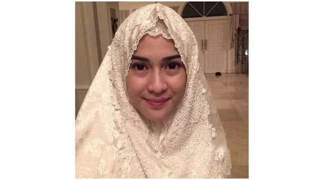 6 Potret Dian Sastrowardoyo Pakai Hijab, Tuai Pujian