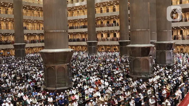 Sambut Ramadhan 1444 H, Ribuan Umat Muslim Penuhi Masjid Istiqlal