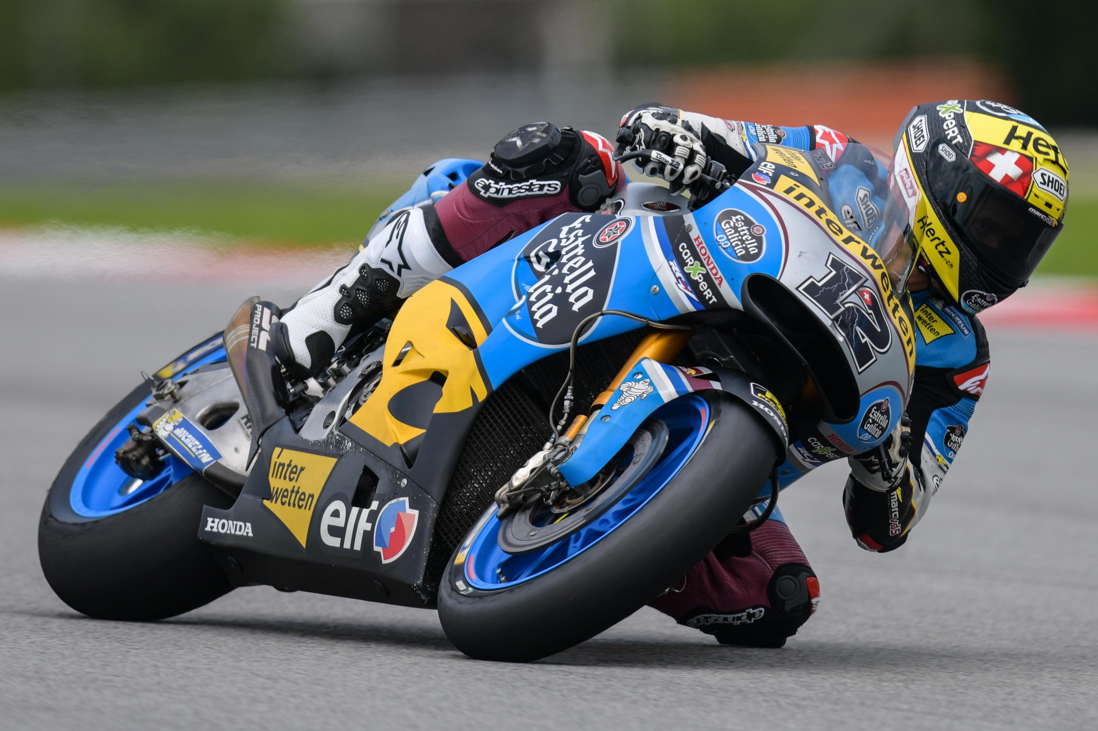 Pembalap Marc VDS, Thomas Luthi meraih hasil yang kurang bagus pada tes pramusim MotoGP 2018 di Sirkuit Sepang, Malaysia. (MOHD RASFAN / AFP)