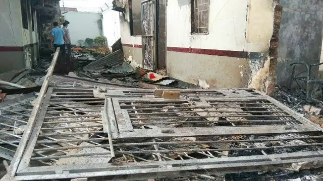 Sisa kebakaran di dalam Rutan Siak karena ratusan tahanan mengamuk.