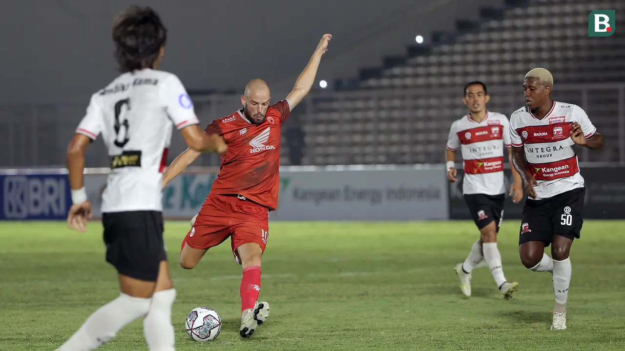 Foto: Belum Cicipi Kemenangan di BRI Liga 1 2021 / 2022, Madura United dan PSM Makassar Bermain Imbang