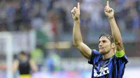 Bek Kanan - Javier Zanetti. (AFP/Giuseppe Cacace)