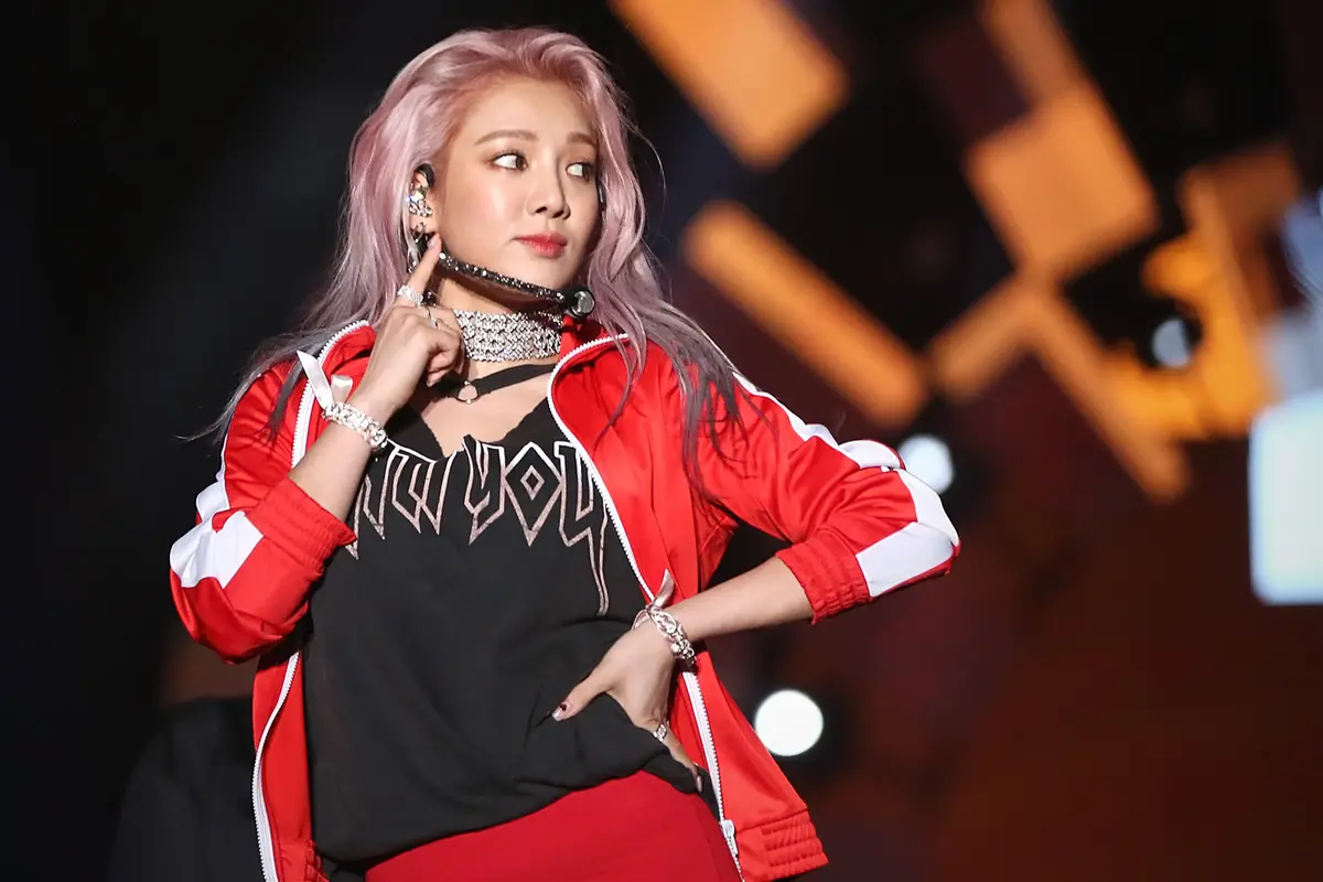 [Bintang] Lirik Lagu Hyoyeon SNSD, Sober