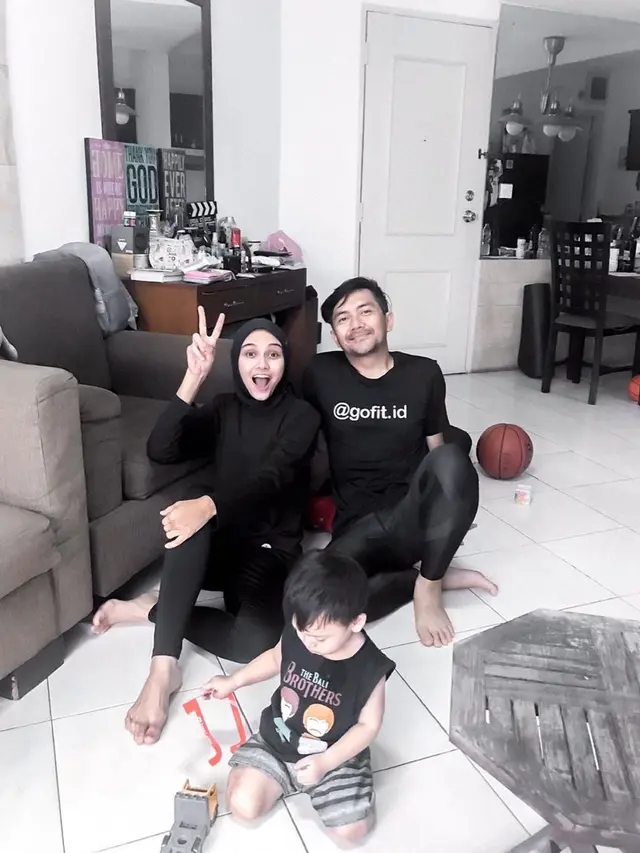 Tetap Aktif, Ini 5 Potret Zee Zee Shahab saat Olahraga di Rumah