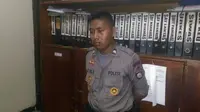 Polresta Bekasi menangkap Usman Ali (24), seorang satpam yang mengaku polisi