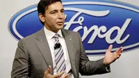CEO Ford Motor Co,  Mark Fields, membela diri terhadap kritikan yang dilontarkan kandidat presiden AS Donald Trump terkait investasi. 