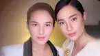 Chelsea Islan dan Tatjana Saphira viral disebut netizen berparas mirip. Saat keduanya bertemu dan bersanding seperti ini terlihat jelas garis wajah mereka memang bak pinang dibelah dua. Kemiripan ini semakin membuat warganet yakin memang ada seleb yang serupa tapi tak sedarah. (Liputan6.com/IG/chelseaislan)