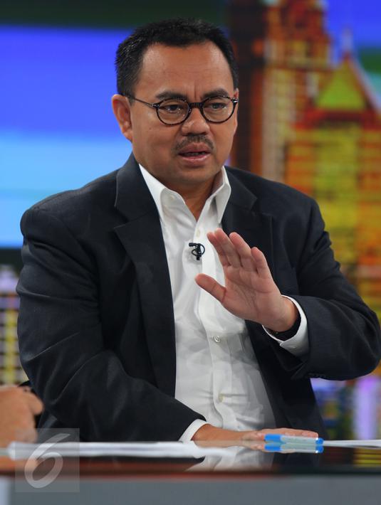 Menteri ESDM Sudirman Said memberikan paparan saat menjadi narasumber di SCTV Tower, Jakarta, Rabu (4/5). Dalam kesempatan itu, Sudirman Said membeberkan program Indonesia Terang dan strategi perkembangan energi yang modern. (Liputan6.com/Angga Yuniar)