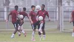 Timnas Indonesia U-20 menjalani sesi latihan terakhir di Lapangan ABC, Kompleks Gelora Bung Karno (GBK), Senayan, Jakarta, Jumat (24/5/2024) pagi. Latihan ini menjelang keberangkatan ke Italia untuk pemusatan latihan (TC) di Como dan selanjutnya mengikuti turnamen Toulon Tournament 2024 di Prancis. (Bola.com/Abdul Aziz)