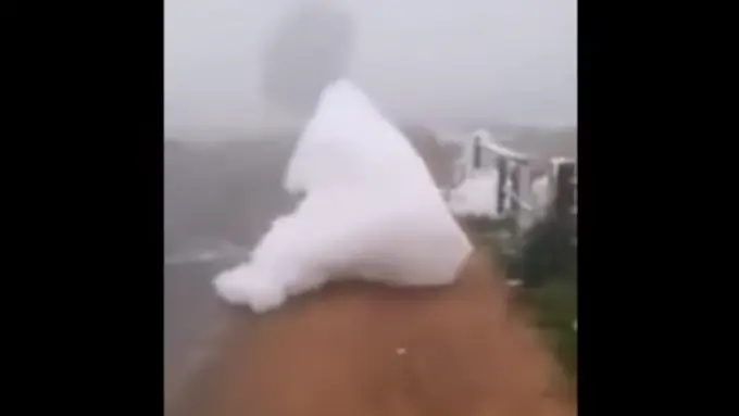 Awan Jatuh dari Langit Maroko