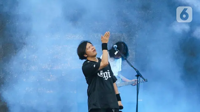 Tampil Energik, GIGI Hentak Panggung District Synchronize Fest 2024
