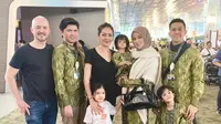 Olla Ramlan bersama suami dan ketiga anaknya jelang umrah (Dok.Istagram/@https://www.instagram.com/p/BtQDKLzg6nI/Komarudin)