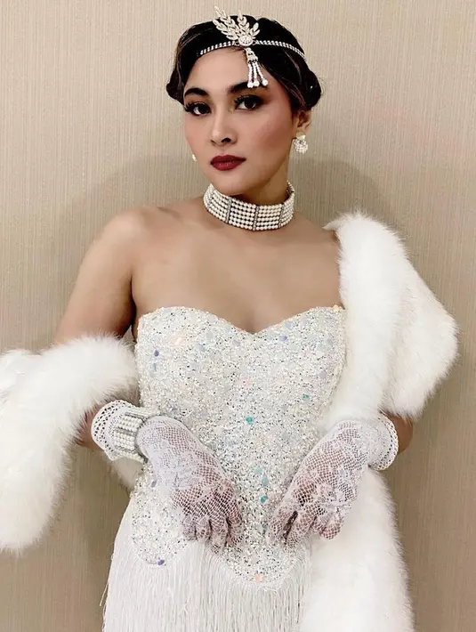 <p>Kendati Fina Philipe hobi olahraga garang, wanita kelahiran tahun 8 Mei 1990 ini juga tetap cantik dalam balutan busana yang feminin. (Instagram/lafinaa)</p>