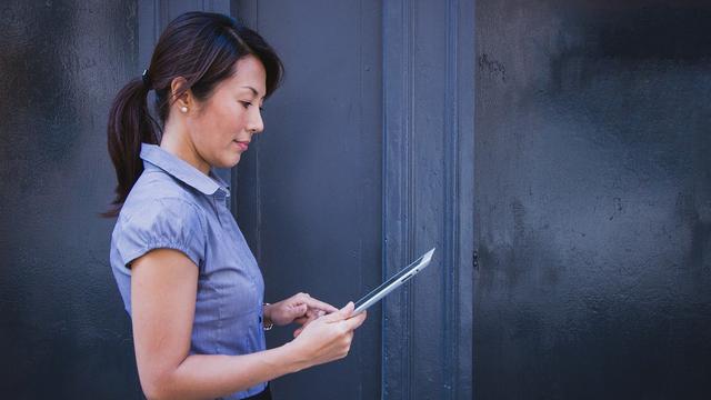 Gunakan Sunscreen di rumah untuk lindungi wajah dari sinar blue light