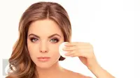 Tiba-tiba produk pembersih Anda habis saat ingin menghapus makeup? Ini solusi alami yang dapat Anda lakukan.