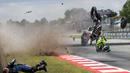 Salah satunya kecelakaan horor yang dialami oleh pembalap Gresini Racing, Alex Marquez yang membuat balapan sempat dijeda. (AFP/Daniel Ballarin)