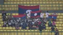 Para suporter memberikan dukungan kepada Laos yang bertanding melawan Hongkong pada laga Grup A Asian Games di Stadion Patriot, Jawa Barat, Jumat (10/8/2018). Hongkong menang 3-1 atas Laos. (Bola.com/Vitalis Yogi Trisna)