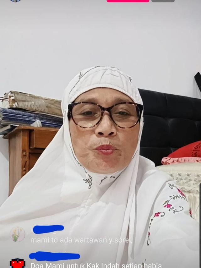 Nursyah ibunda Indah Permatasari menggelar siaran langsung pada 9 Mei 2023. (Foto: Dok. Instagram @mustaminnursyah)