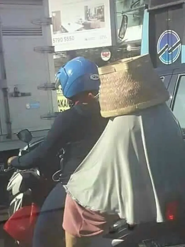 Kumpulan Potret Kocak Ibu-Ibu Dibonceng Naik Motor (ist)